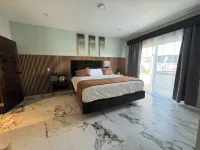 Beautiful home 5 min away from papas & beer. W/ King size beds