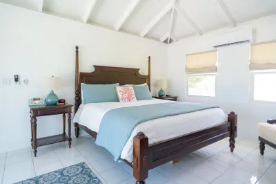 FREE Night in 2025! Private, quiet oceanfront home, wrap-around screened porch.