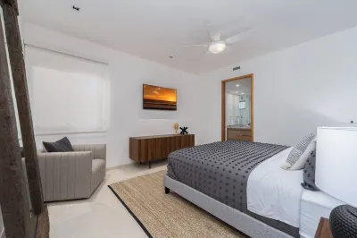 Private and heated pool with arch view new condo!