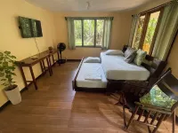 Casa Fresca a 50 Metros de Parque Nacional Tortuguero, Rodeada de Biodiversidad