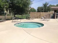 Spring Training, Local Pickleball, Pool, Hot Tub, Gated Community, Walking Trail