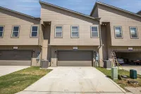 Oasis while you call the HOGS! Hotels near Bud Walton Arena