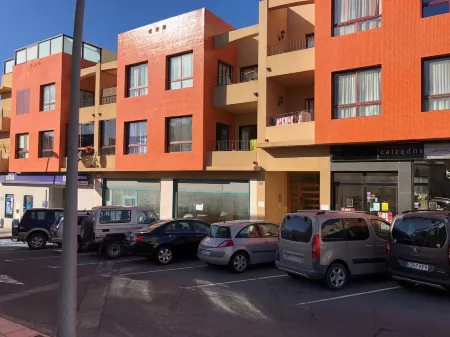 Casa Jandía is an apartment with terrace in the center and 100 meters from the beach. Отели в г. Морро Хабле