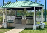 1st Floor 3 BR Ocean View condo sleeps 6. Walking distance to shops/restaurants!