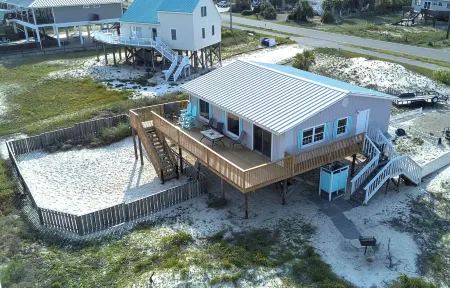 Affordable 2 Bed, 1.5 Bath Beach Views. Hot Tub, Pet Friendly, Fenced Back Yard.