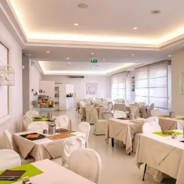 Hotel Rosabianca Отели рядом с достопримечательностью «Храм Темпио Малатестиано»