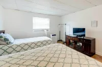 'Hannah's Place' - Quaint & Cozy Apt by the Beach! - parking