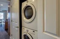 Rockaway Beach Vacation Rental Near Beach Access! - parking