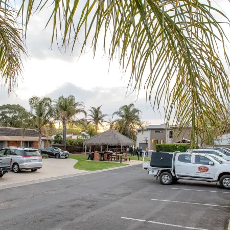 Tea House Motor Inn