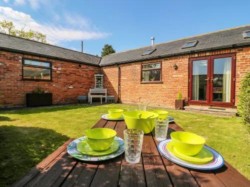 1 Pines Farm Cottages فنادق في Monk Fryston