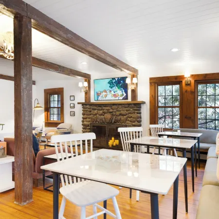Phoenicia Lodge