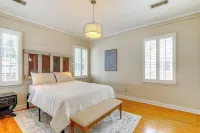 Walk Downtown: Home w/ Yard in Clarksdale - Parking