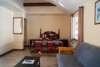 Dean Creek Resort Hotels in Redway