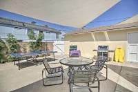 Oceanside Home w/ Yard - Walk to Beach & Pier - Homestays