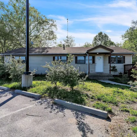 Peaceful Pet Friendly Chesapeake Escape 4 Bedroom Home