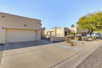 Near Lakes & Trails: Mesa Home w/ Golf Course View - شقق