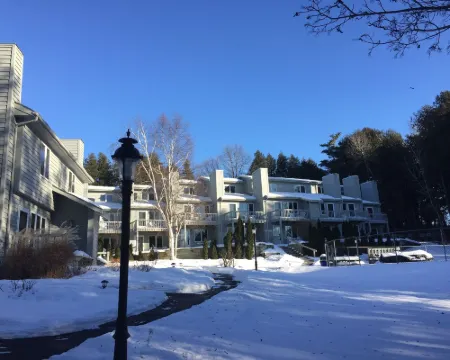 Evergreen Hill Condominiums Hotels in Door County