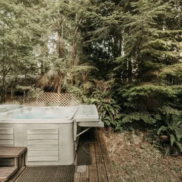 19Mbr - Hot Tub - Sauna - BBQ - Pets Ok - Wifi - Sleeps 10 5 Bedroom Home by RedAwning