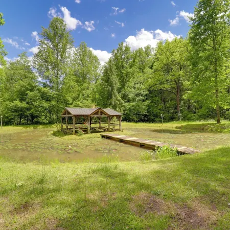 Marion Cabin on 92 Acres w/ Hot Tub & Trails