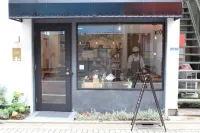 ホステル花庵 是より御料松戸宿の碑周辺のホテル