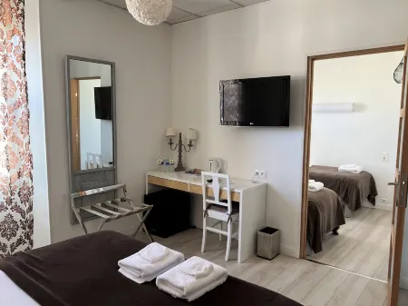 Logis Hôtel des Causses Отели в г. Мийо