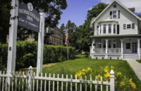 Homestead Inn Hotel a 