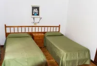 Apartamentos las Acacias Hotels near Playa Matagorda