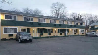 Dartmouth Motor Inn Отели в г. 