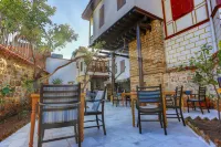 Atelya Art Hotel Hotels near Beykonak Şirlengiç Camii