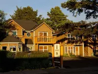 Lighthouse Inn Hotels near Haystack Gallery