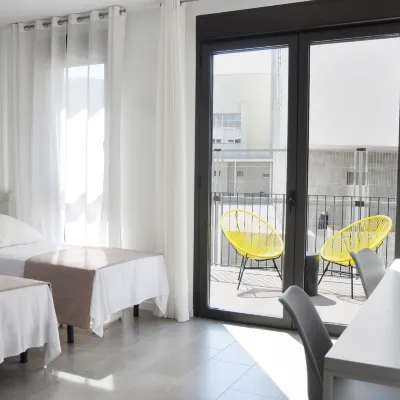 雷薩塔拉戈納地中海大學宿舍 - 校園住宿 塔拉戈納水渠附近的飯店