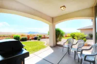 Desert Chateau Townhouse - Pet-friendly