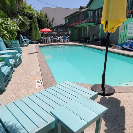 Upper Deck Hotel and Bar - Adults Only