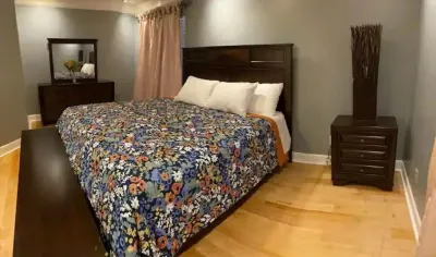 Cheerful cabin, tucked away, for nature lovers. Hotel dekat Buck Godfrey Stadium
