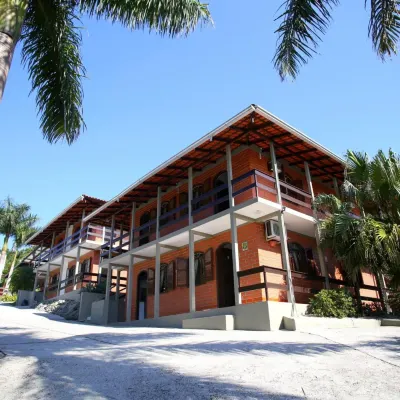 馬格努斯旅館 伊斯塔雷羅海灘（Estaleiro Beach）附近的飯店