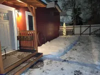A Private City, Cabin-Feel Studio for 1 Person Hotels in College