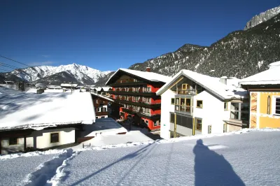 Hotel Tiroler Adler Bed & Breakfast Hotel in zona Triassic Park