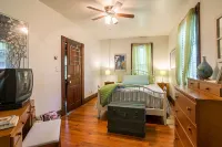 The Cottonwood Inn B&B - parking