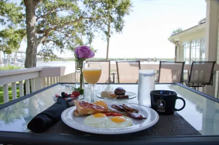 Night Swan Intracoastal B&B