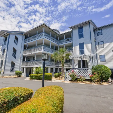 Hermitage 1g 2 Bedroom Condo by RedAwning