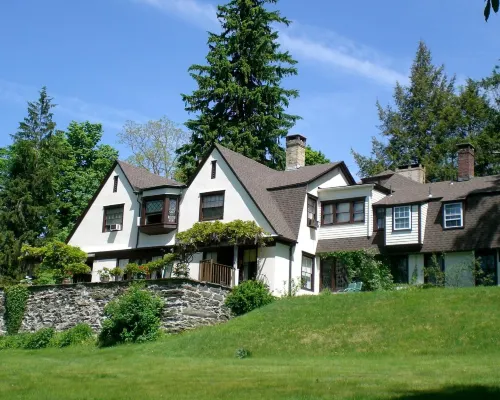 Whistler's Inn Hotels in Lenox