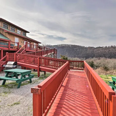 Pet-Friendly Studio w/ Loft & Mountain Views!