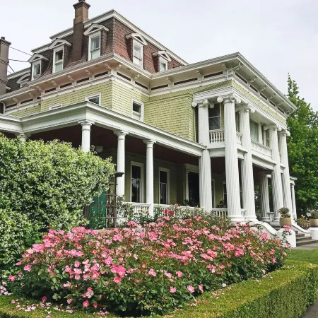 Churchill Manor