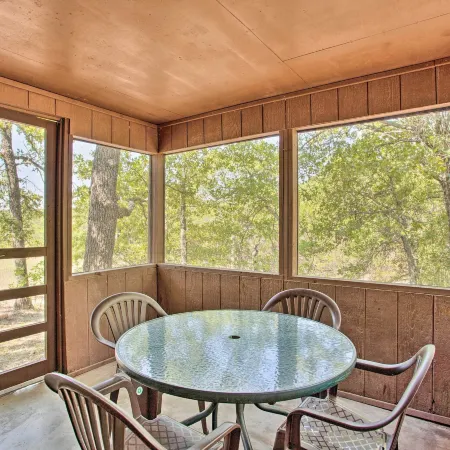 Cozy, Secluded Davis Cabin on 60 Wooded Acres Hotels in Murray County