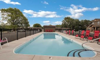 Lavish Retreat w/ Decks, Steps to Table Rock Lake!