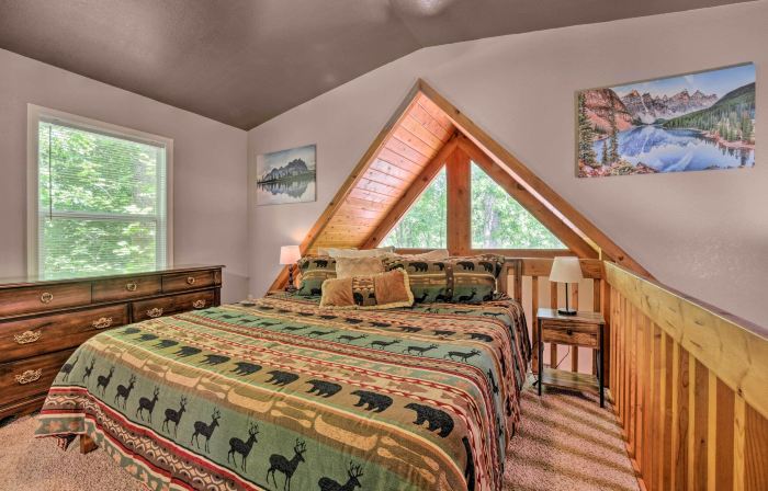 Private Hot Tub, Yard Pet-Friendly Whittier Cabin