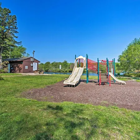 Poconos Family Cabin Fire Pit and Hot Tub!