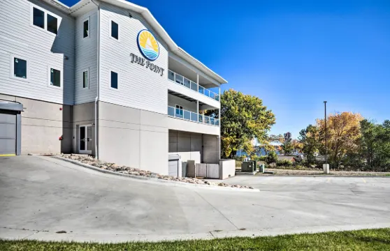 濱水瓦特鎮公寓，帶露台和游泳池通道！