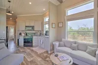 Modern Sunset Cabin w/ Wood Fire Pit! - Parkplatz