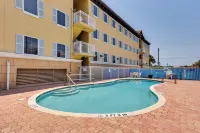 Pet-Friendly Fernandina Beach Condo Walk to Beach - مسبح